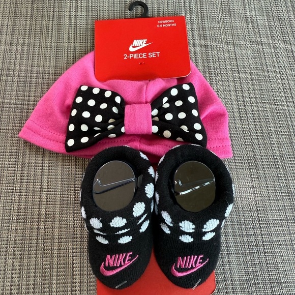 Nike Pink and Black Polka Dot Hat set Size 0-6 Months - Picture 1 of 4